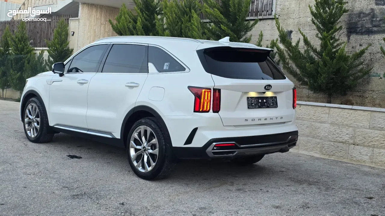 كيا سورنتو  فل الفل ما عدا فتحه الجب بصلاه ع النبي بالكرتونه