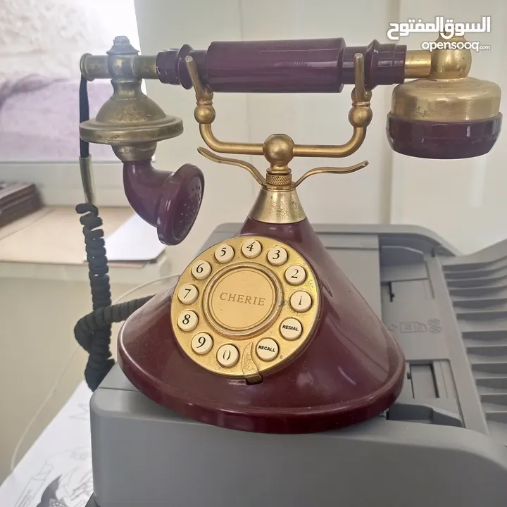 هاتف من الزمن الماضي بحالة جيدة جدا