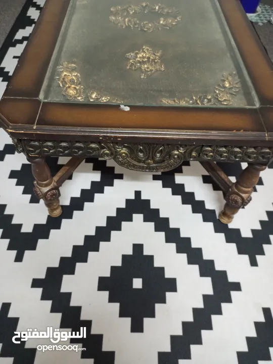 طاولة كبيرة مع اثنتين صغار خشب زان