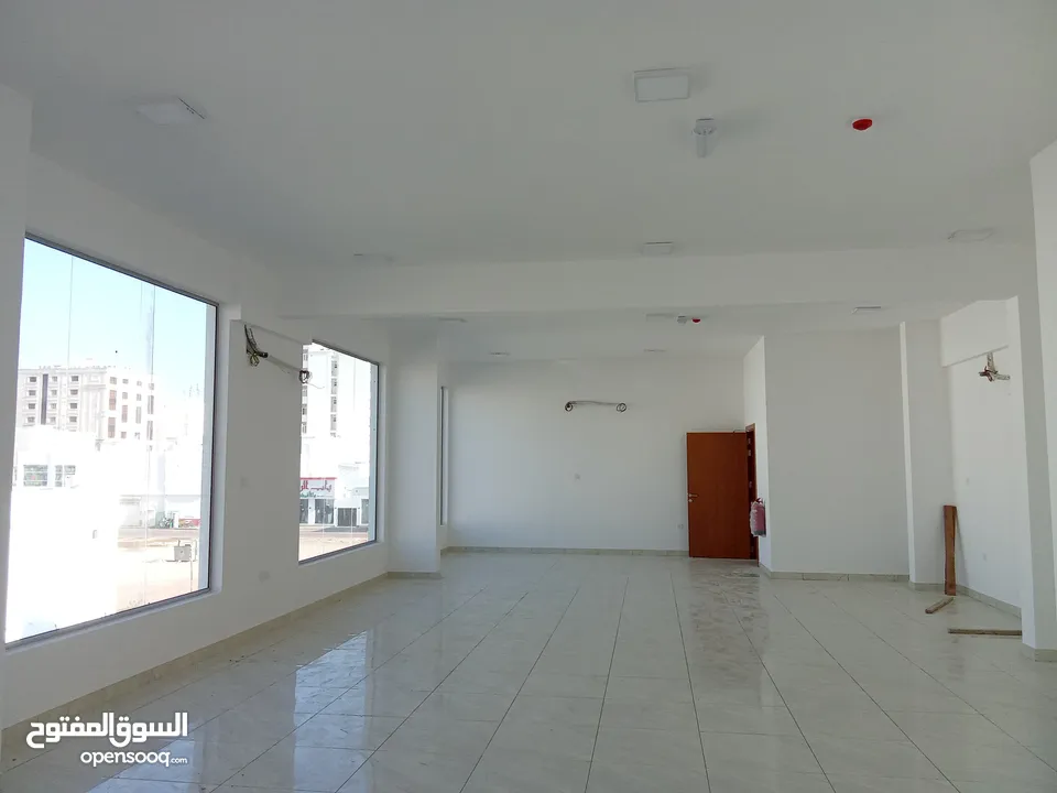 معارض للبيع في العامرات السادسة