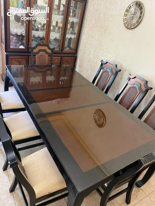 طاولة سفرة مستعملة بحالة جيدة