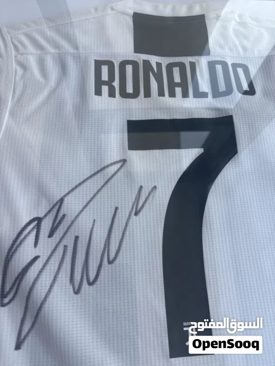 Juventus officiel kit 2018/2019 signed by Cristiano Ronaldo