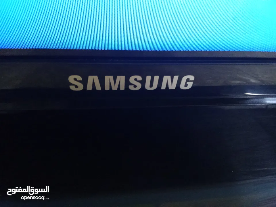 شاشه سامسونج فل hd استخدام بسيط جدا للبيع لا يوجد فيها اي نوع من المشاكل للبيع سامسونج