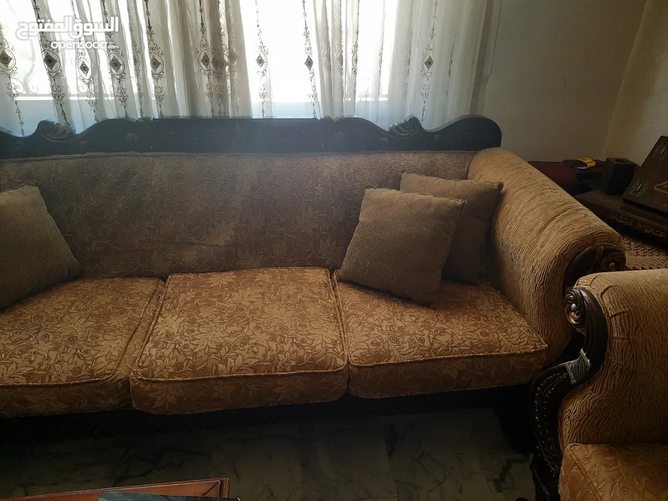 طقم كنب خشب زان بحالة جيد جدا