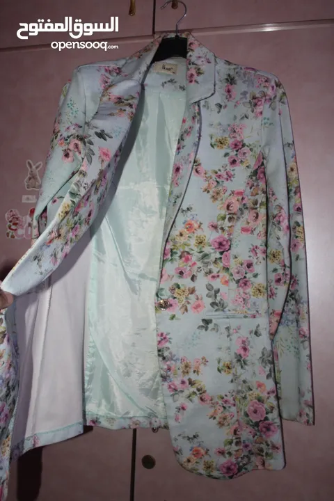 بليزر نسائي مُزهر بأكمام طويلة بقصة رسمية