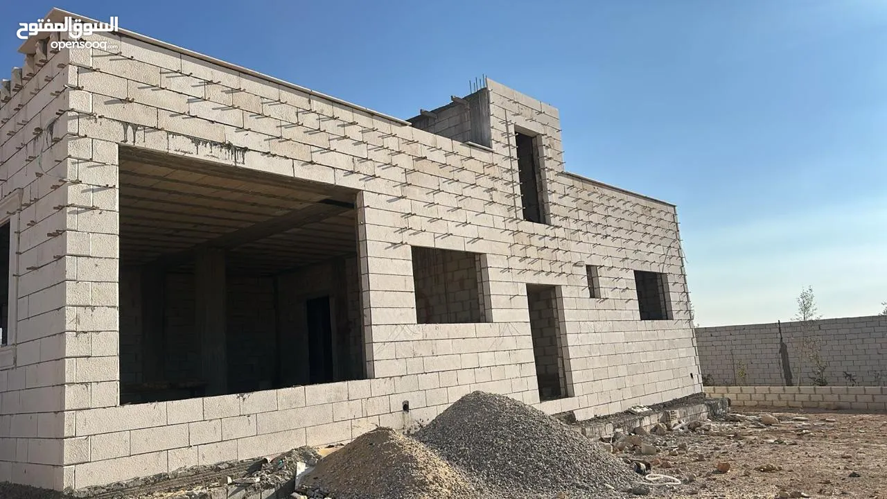 بيت مستقل للبيع في الذهيبه الشرقيه ق التشطيب أربع واجهات حجر مساحه البناء 220 متر