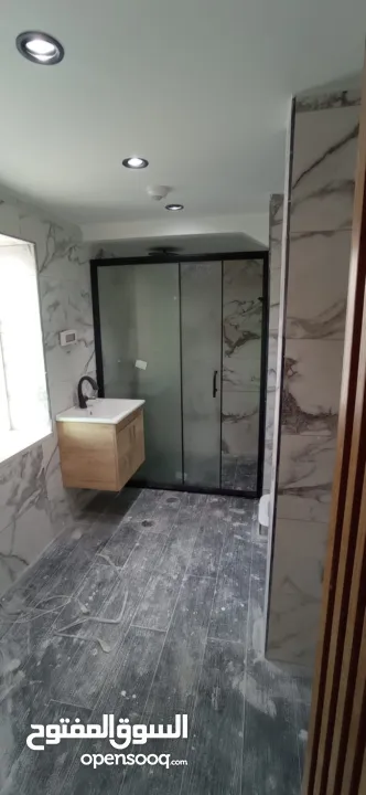 زجاج وألمنيوم