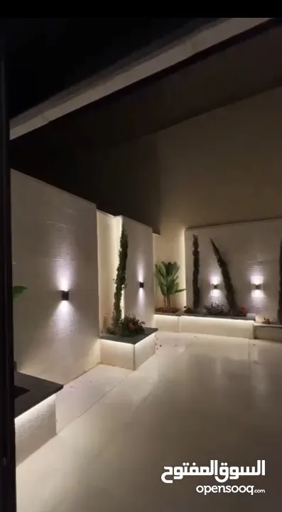 طابق ارضي 250 م +160 حديقه و ترس عبدون بقرب سفاره اوكرانيا و تاج مول تشطيبات فندقي فخمه حديثه