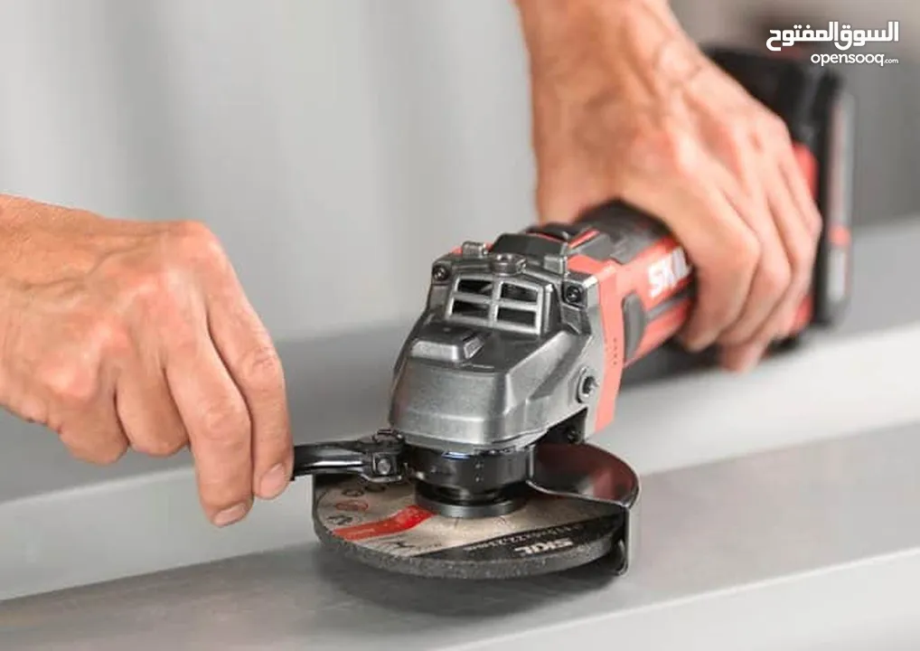 صنفرة زاوية لاسلكية SKIL 20V مع بداية ناعمة 115 مم (4.5 بوصة)