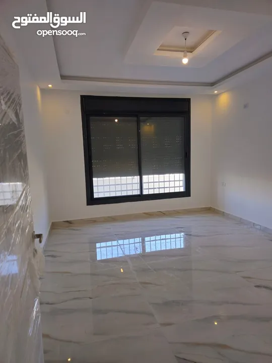 شقق سكنية للبيع / الكرك - الوسية / متوفر شقق في جميع الطوابق / تشطيبات ديلوكس و بأسعار منافسة.