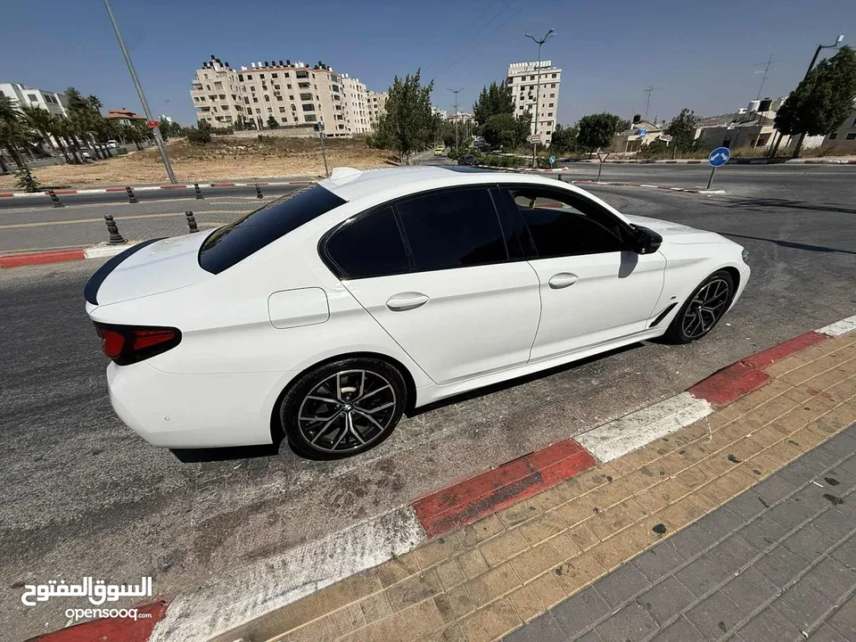 الحبه المميزه بلون الأبيض اللؤلؤي المميز للبيع على(الكاش فقط) Bmw 530e 2022 M