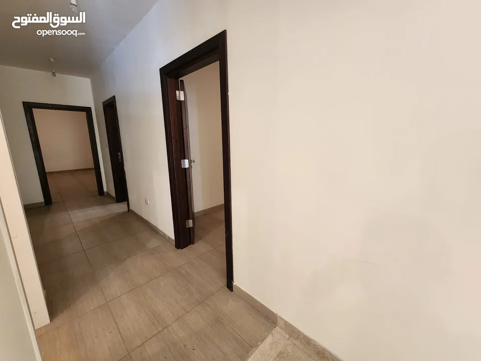 شقة فارغة للبيع في منطقة الدوار الرابع ( عدد 2 ) ref : 14339
