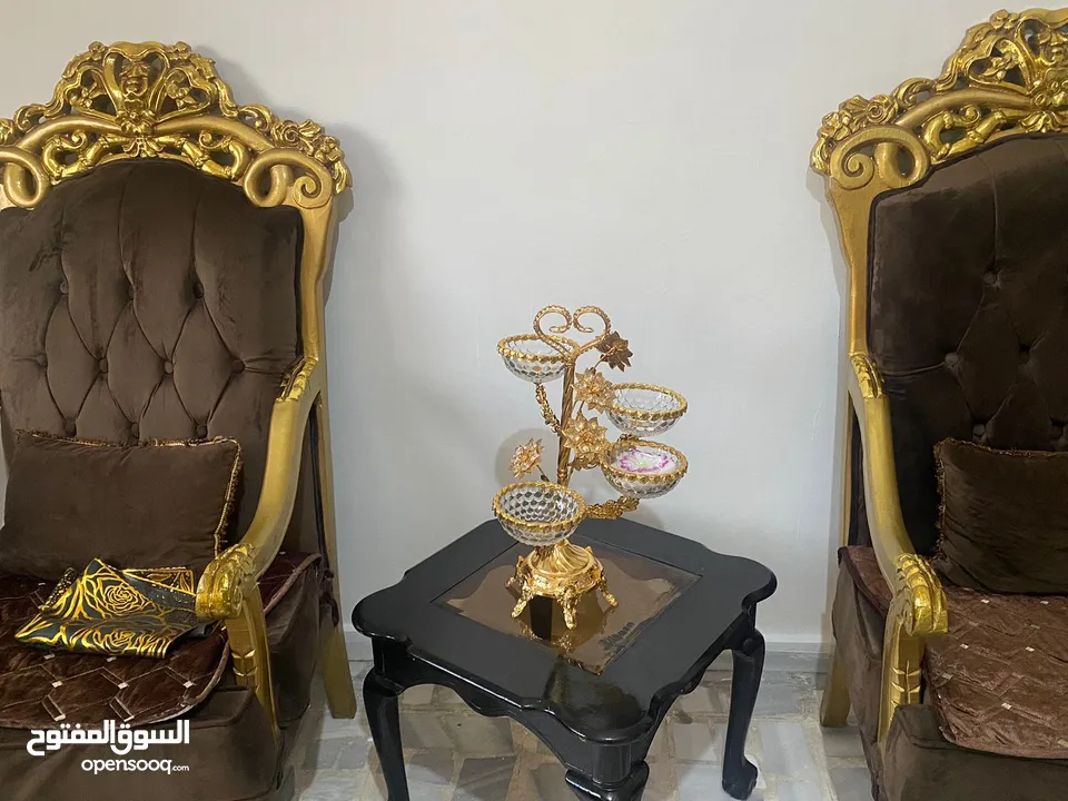 طقم كنب مصري جديد استعمال شهرين بحاله الوكاله  قابل التفاوض بشي بسيط لداعي السفر