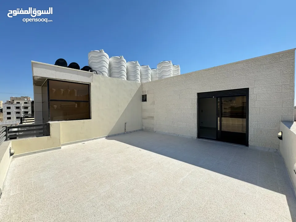 شقق أخير مع الروف للبيع مميزة جدآ في البنيات طريق المطار جامعة البترا مساحة 280 م2 من المالك مباشرة