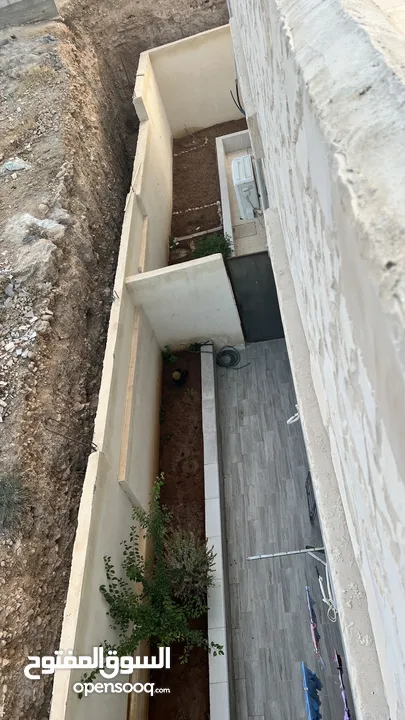 عماره طابقين للبيع تشطيب ديلوكس عمر البناء 5سنوات
