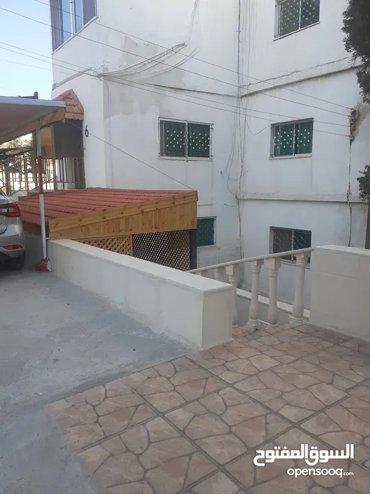 شقة طابقية للبيع السلط البحيرة