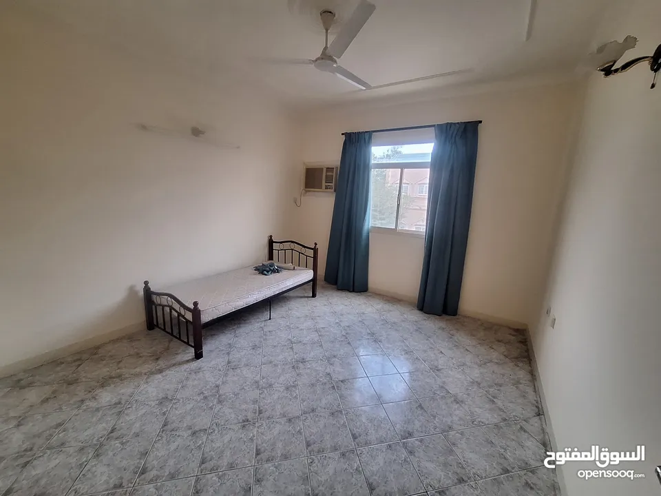 Amazing 2 bedroom flat available in mahooz