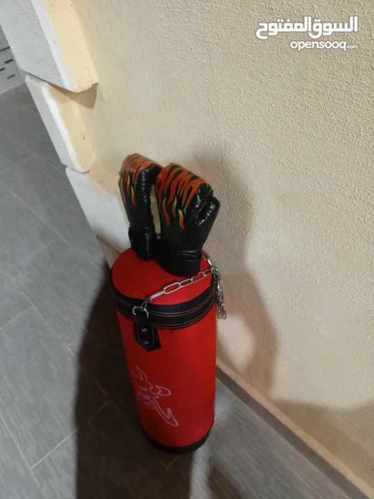 كيس بوكسنق مع قفازات