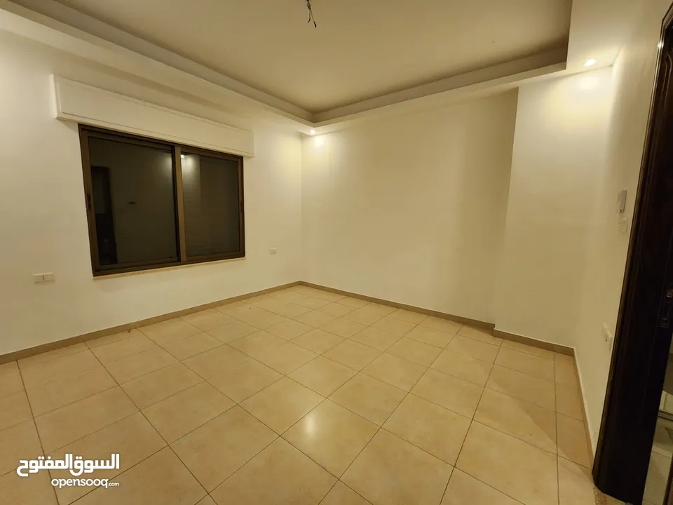 شقة فارغة للبيع في دير غبار ref : 14244