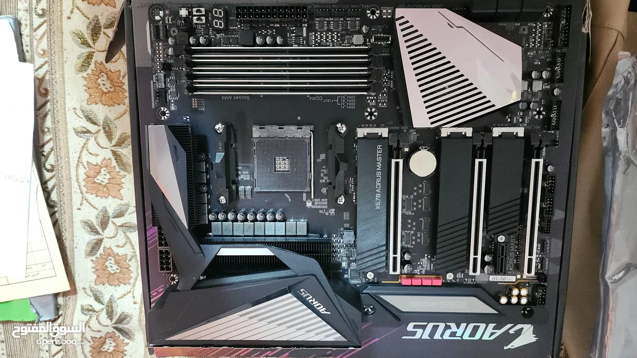 مذر بوردMOTHERBOARD GIGABYTE X570 MASTER وكالة وجديدة غير مستعملة اطلاقا. تنويه : الكرتونة مش للقطعه