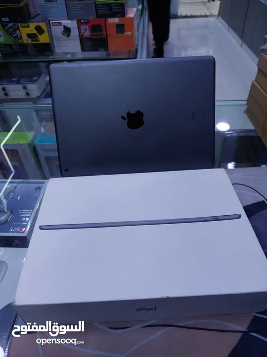 ايباد IPad  الجيل التاسع 9 64g مع كرتونه  والأغراض الاصلية