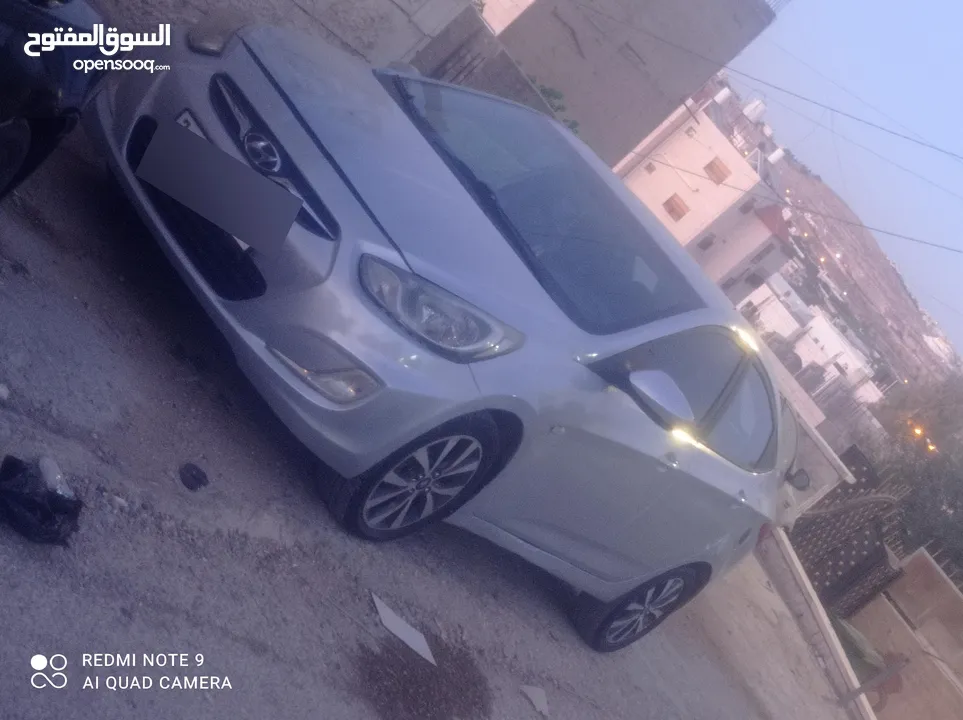 السياره مرخصه ومامنه للسنة السته وعشرين2026