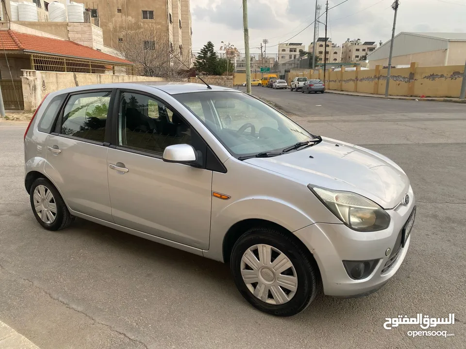 فورد فيجو موديل 2012 بحالة ممتازة للييع بسعر مغري