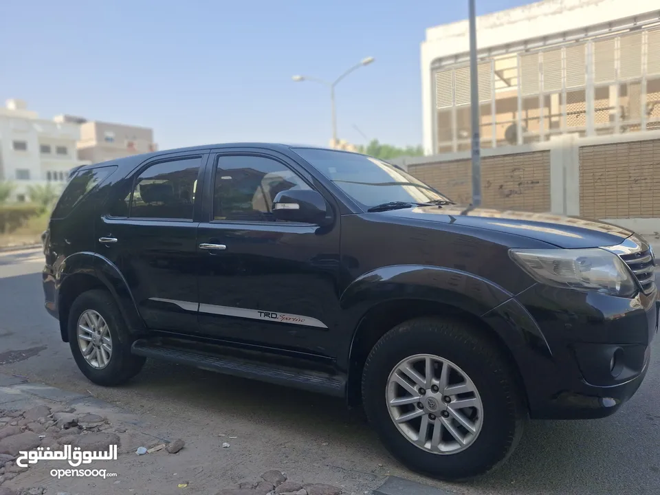 Urgent Sale Toyota Fortuner 2015 v4.4/v4.Family Used..1 year insurance.