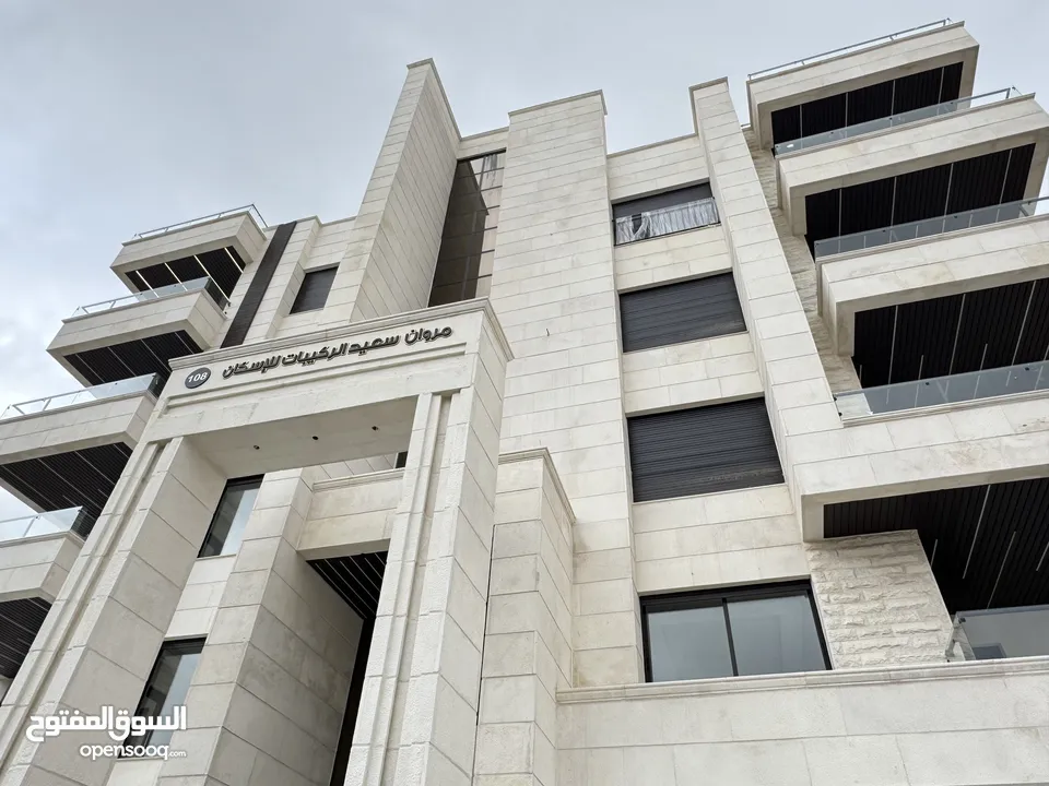 شقة مميزة طابق اول بأجمل مناطق خلدا مساحة واسعه 240م بسعر مميز