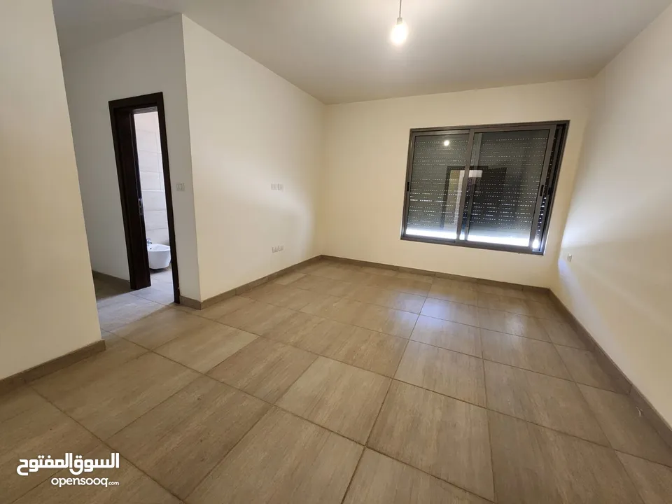 شقة فارغة للبيع في منطقة الدوار الرابع ( عدد 4 ) ref : 14340