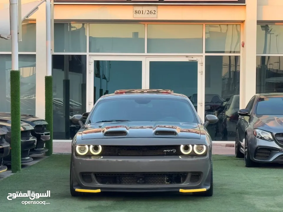 DODGE CHALLENGER HELLCAT SRT 2019 Service history (Al futaim) Clean title Full option  Original pain