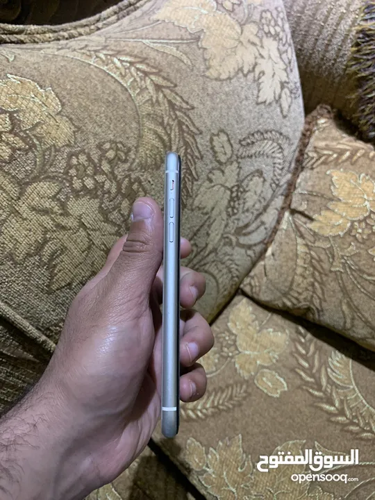 ايفون 11 عادي مساحه 256 بحاله ممتازه