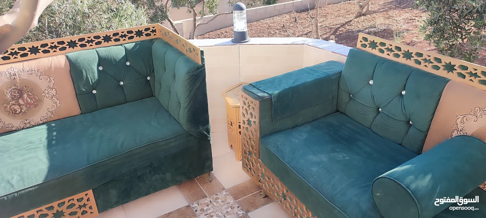 غرفه نوم مستعمله مع بردايه وقطعه موكيت شاقي و طقم مجلس مستعمل لون اخضر