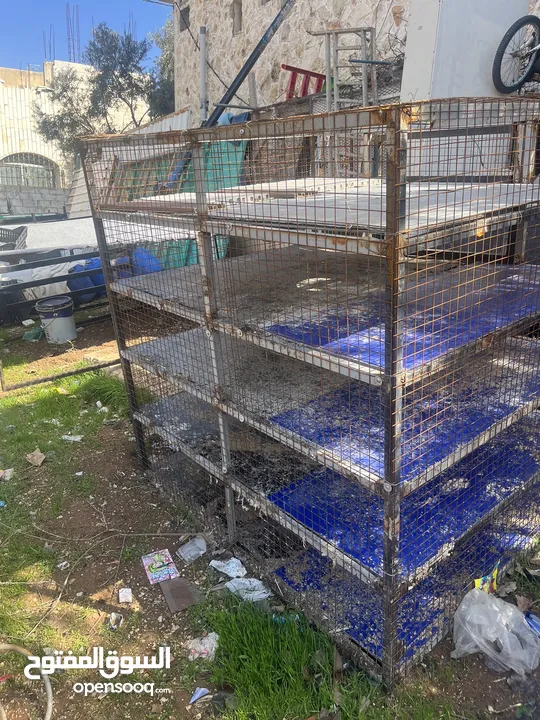 صندوق جاج خمس طوابق طول 160 وعرض 160 وعمق 134 صندوق تفصيل وحديد ثقيل يعني متعوب عليه لصندوق