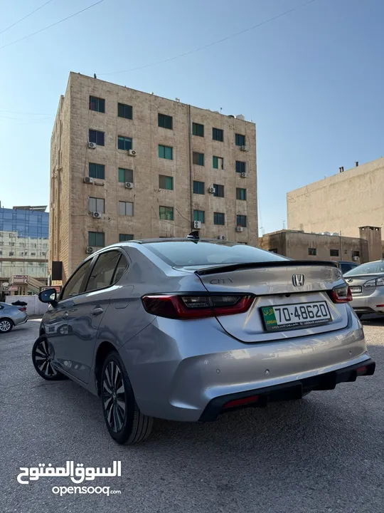 الان أستـاجر تويوتا كورولا هايبرد موديل 2025 فل كامل اضافات الان باقل الاسعار!!!