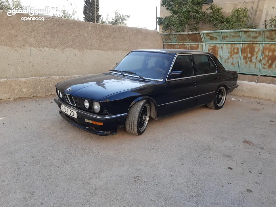 سيارة BMW 518i