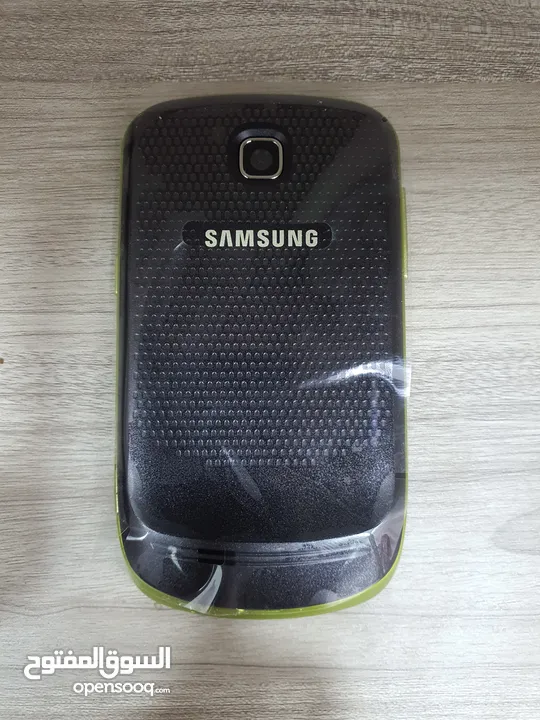 اجهزة مخزنة قديمة بالكرتونة لم تستخدم نهائيا مع كامل اغراضهم Samsung وNokia وmotorolla وغيرهم