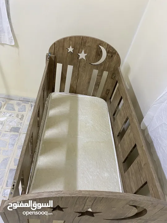 تخت بيبي بحالة الجديد