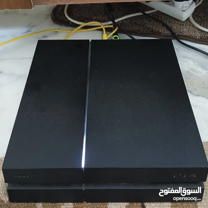 بلايستيشن 4 مع حساب عليه 22 لعبة