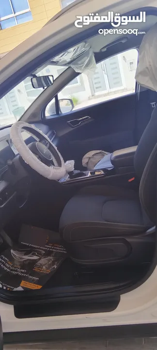 KIA Sportage SUV-2023 _White (Negotiable)