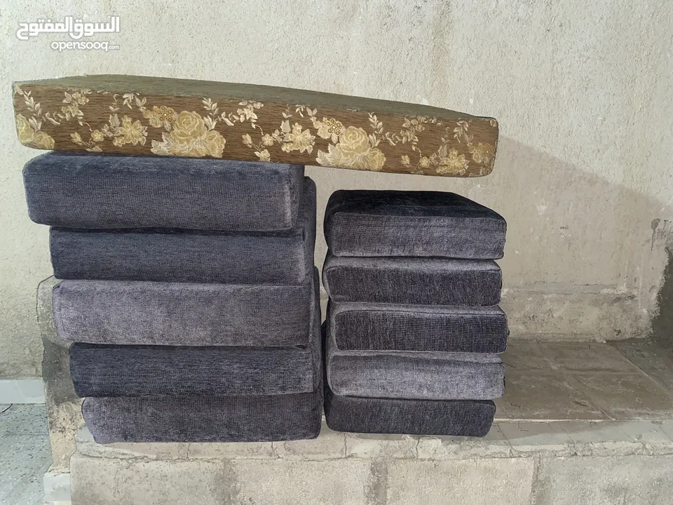 طرحات خمسة مع مساندهم