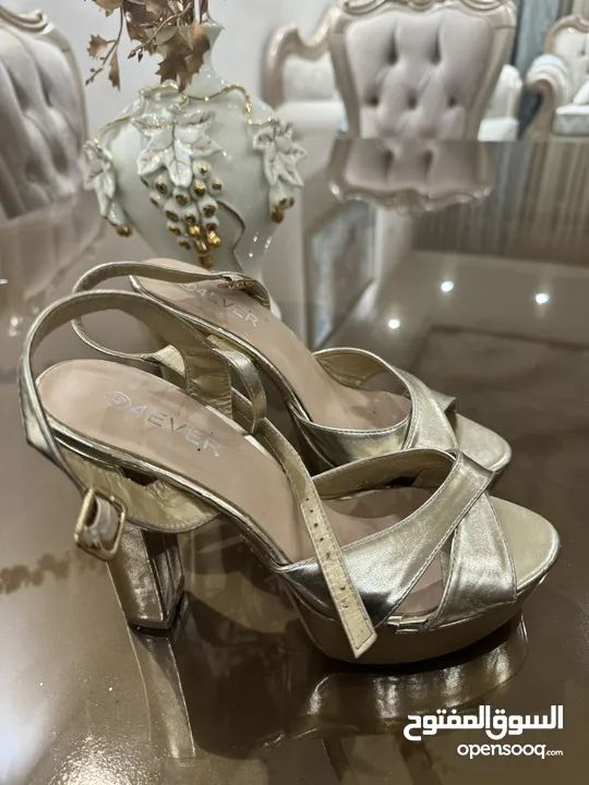 هلزات واحذيه كعب ماركات بسعر مغري