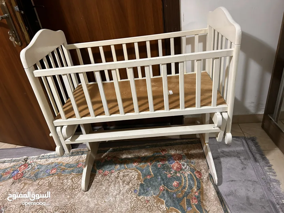 تخت بيبي للبيع