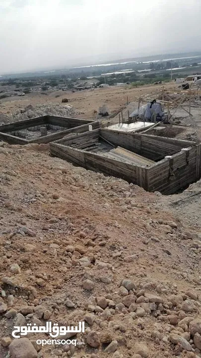 فرصة استثمارية نادرة  شاليه قيد الإنشاء بأرض واسعة مطل على جبال فلسطين وسد الكرامة