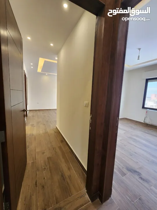 شقة طابقية للبيع في حي الصحابة - ref : 14579
