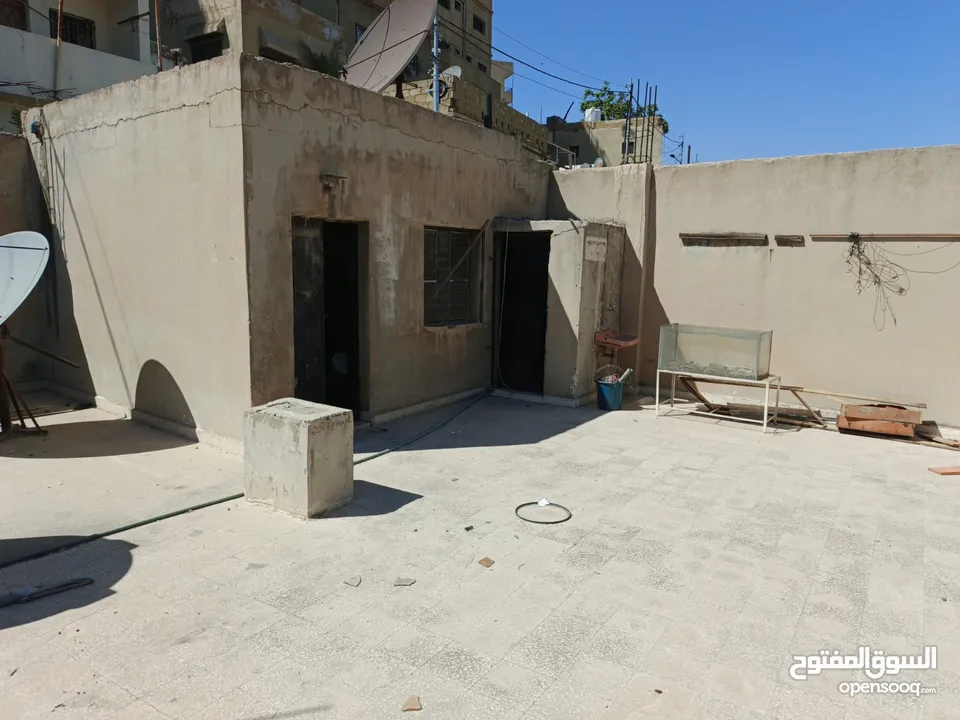 أربع شقق و سطحين للبيع في منطقة الهاشمي الجنوبي