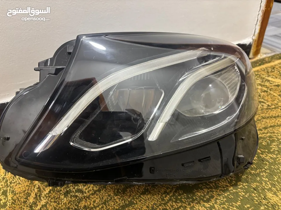 للبيع ضو مرسيدس E200 بركب عل 2017 او 2018 مستعمل بحالة الوكالة. التواصل على الرقم الي بل وصف الزين