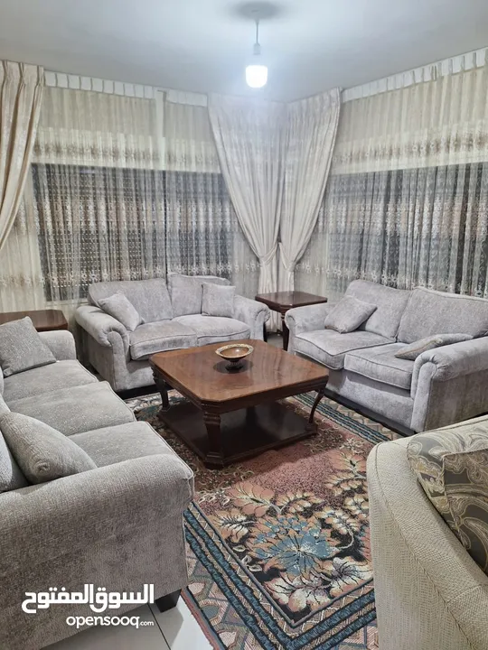 شقة 3 غرف نوم و 3 حمامات مميزة مفروشة للايجار الدوار السابع مقابل فندق جنيفا و قرب نادي الجيل الجديد