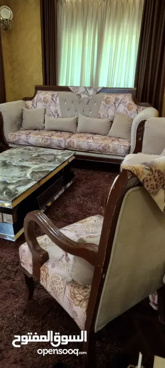 للبيع طقم كنب بحاله ممتازه