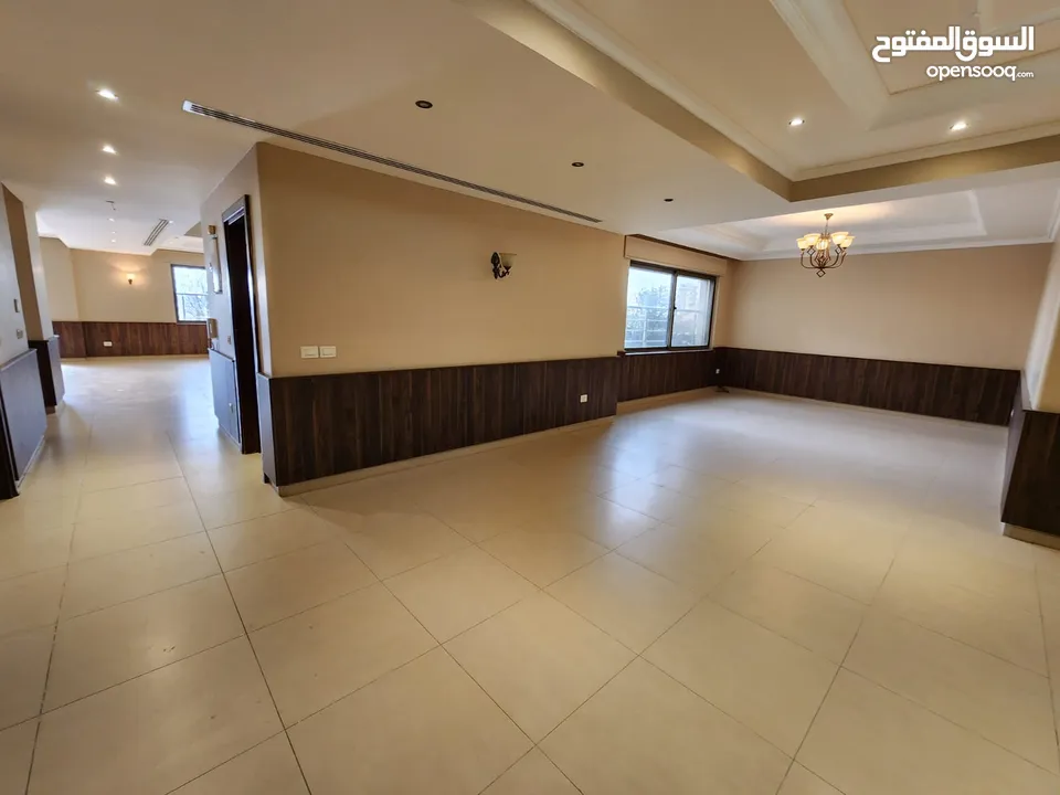 شقة دوبلكس فارغة للإيجار في عبدون - ref : 14462